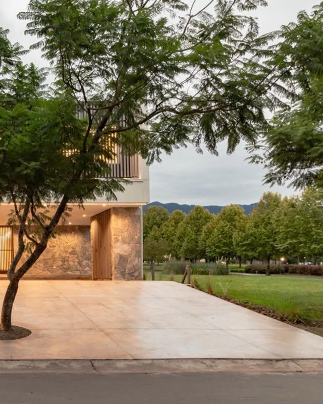 Acceso exterior de Casa BOX