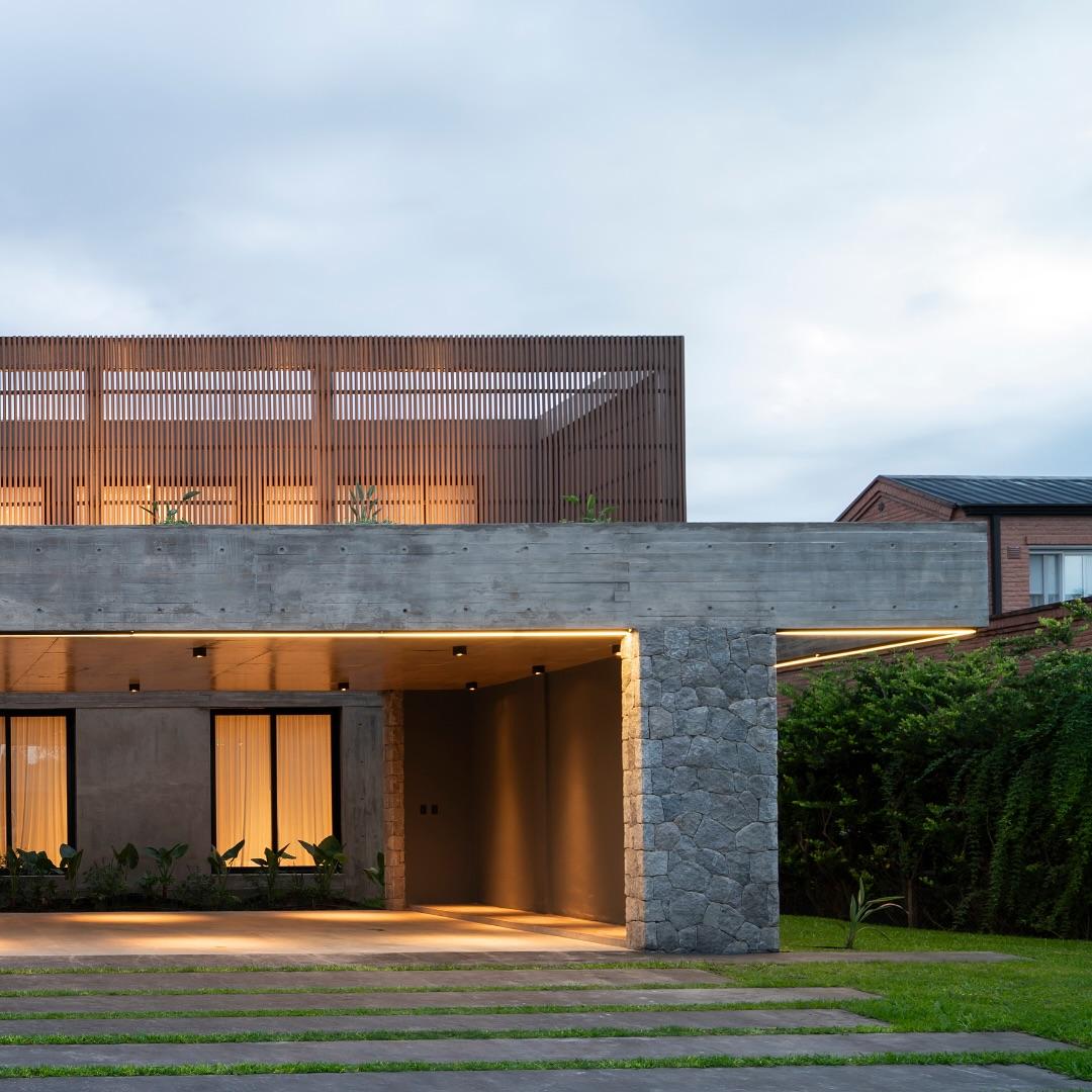 Volúmenes de Casa Olivos con iluminación cálida