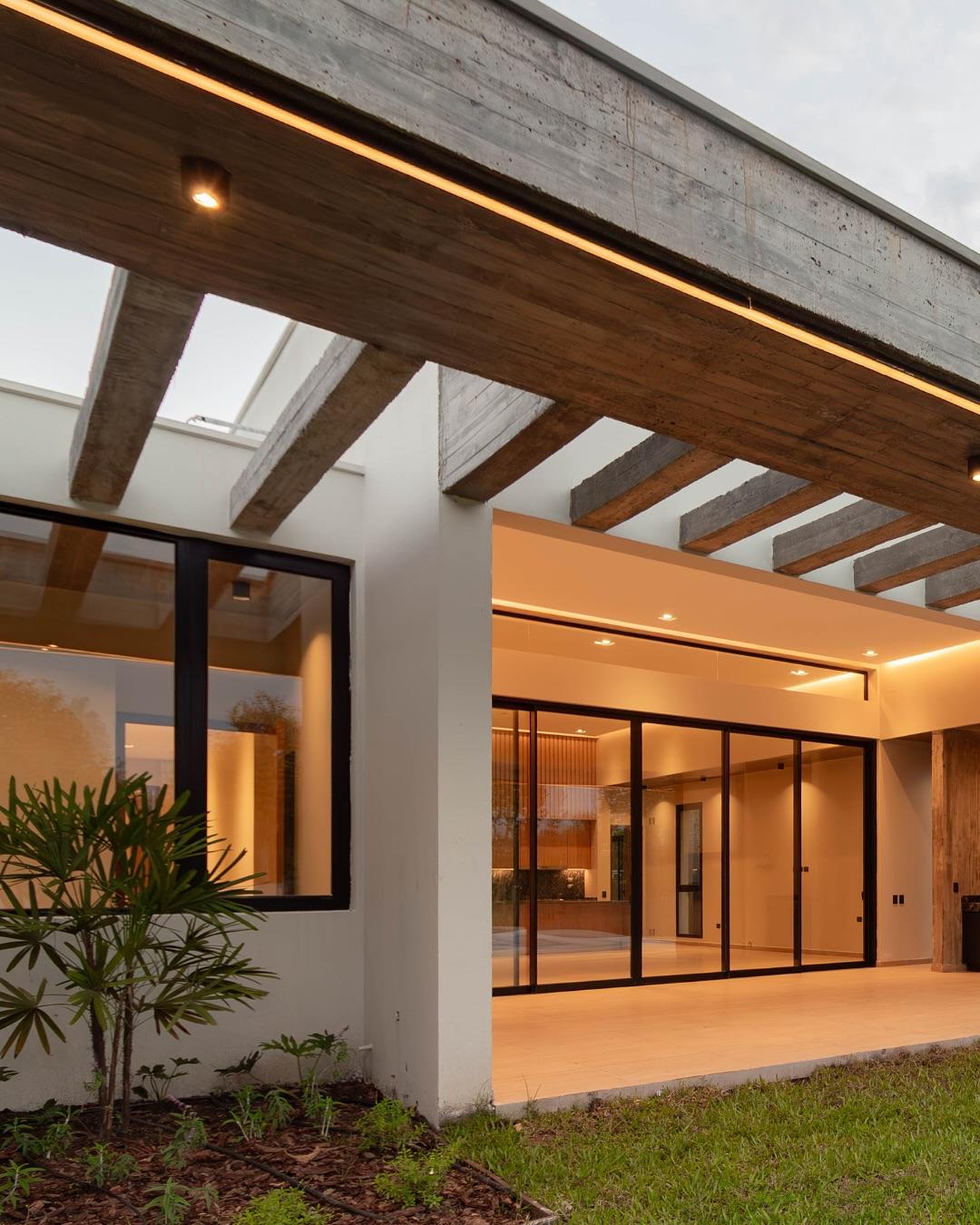 Galería exterior de Casa PFA